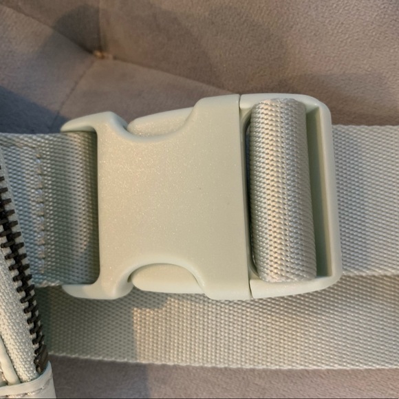 RARE NWOT Lululemon Everywhere Belt Bag Springtime Mint Green - Picture 9 of 16